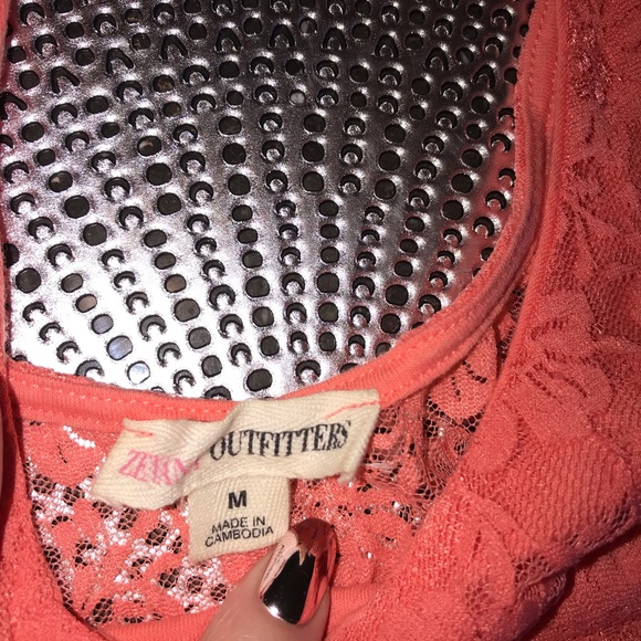 Beautiful lace tank top - Picture 2 of 2